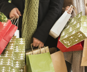 1475165054-christmas-shopping